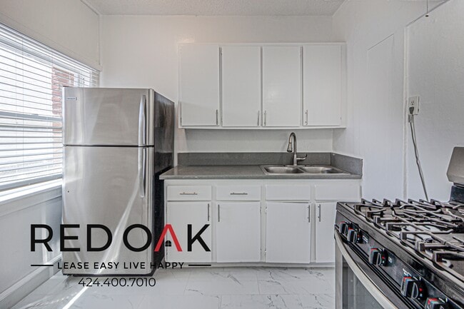 property at 915 Grattan St