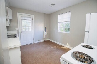 811 Central Dr in West Columbia, SC - Building Photo - Building Photo