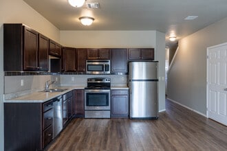 Jackson Heights Apartments & Townhomes in Harrisburg, SD - Foto de edificio - Interior Photo