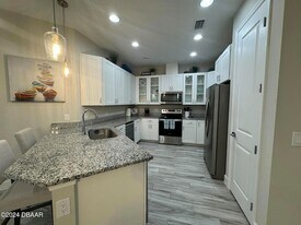 903 Coral Reef Way in Daytona Beach, FL - Building Photo