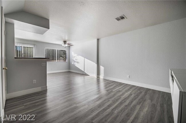 3305 Cheyenne Gardens Way in North Las Vegas, NV - Building Photo - Building Photo
