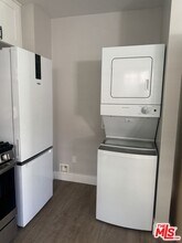 5460 Burnet Ave in Los Angeles, CA - Building Photo - Building Photo