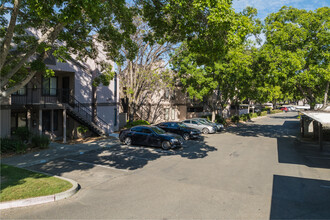 Walnut Glen Condo in Vacaville, CA - Building Photo - Building Photo