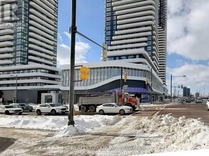 8 Interchange Wy in Vaughan, ON - Building Photo - Building Photo