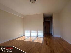 563 W Arlington Pl, Unit #555-2-506 in Chicago, IL - Building Photo - Building Photo