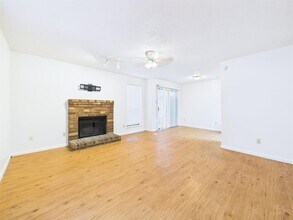 8502 Lyndon Ln in Austin, TX - Building Photo - Building Photo