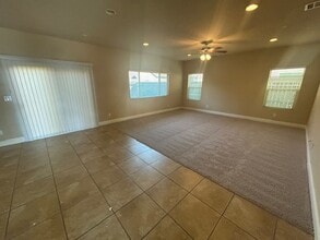 2410 W Sunnyview Ave in Visalia, CA - Building Photo - Building Photo