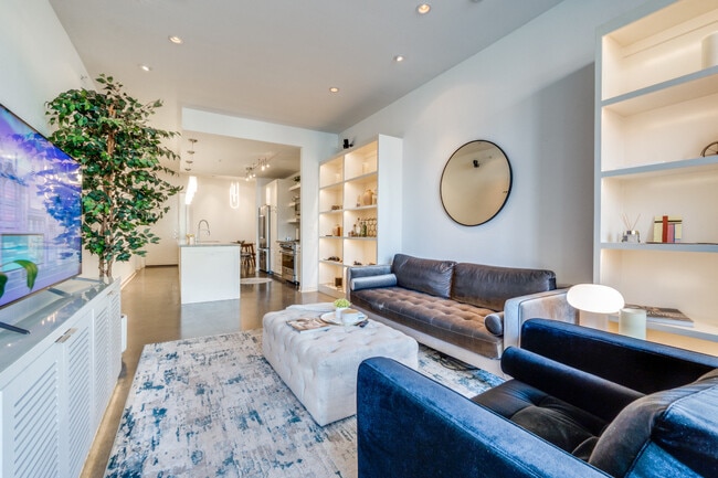 2950 McKinney Ave, Unit #101 in Dallas, TX - Building Photo - Building Photo