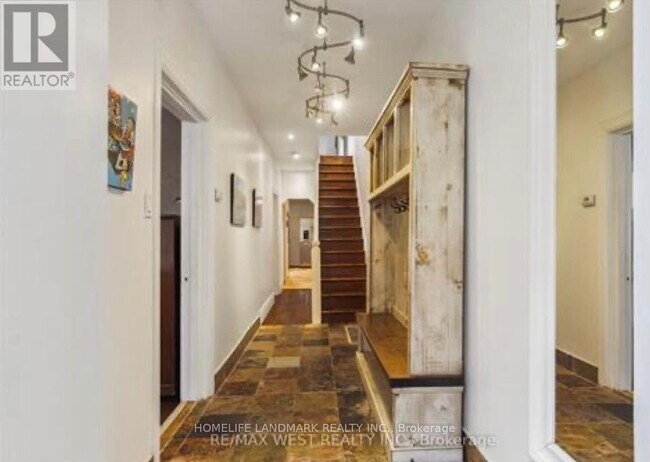 68 Hastings Ave in Toronto, ON - Building Photo - Building Photo