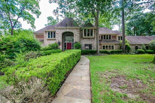 2114 Forest Garden Dr