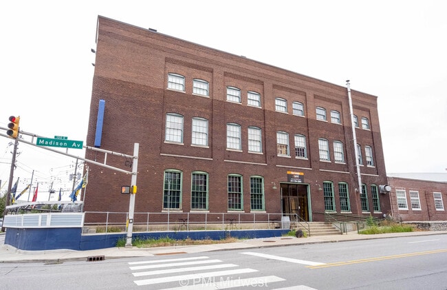 Lofts on Madison in Indianapolis, IN - Foto de edificio - Building Photo
