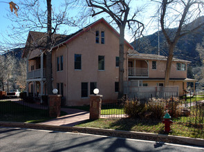 36 Washington Ave in Manitou Springs, CO - Building Photo - Building Photo