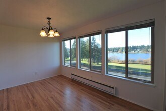 23507 Lakeview Dr in Mountlake Terrace, WA - Building Photo - Building Photo