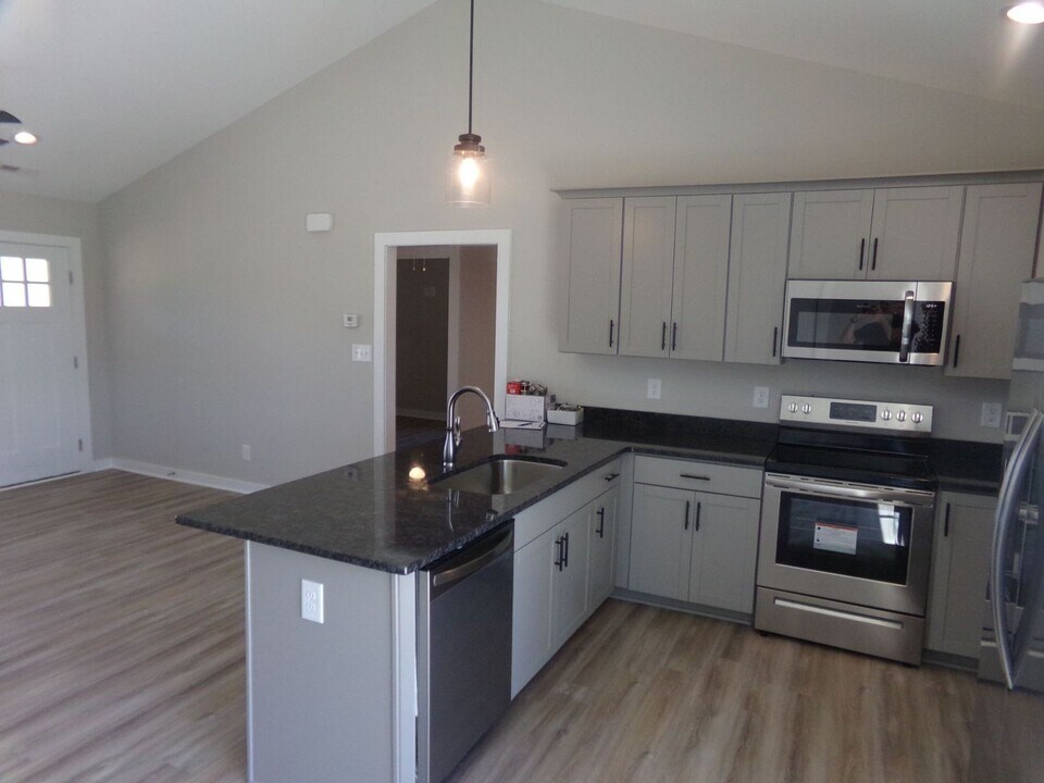3830 Yorkshire Pl in Hopewell, VA - Building Photo