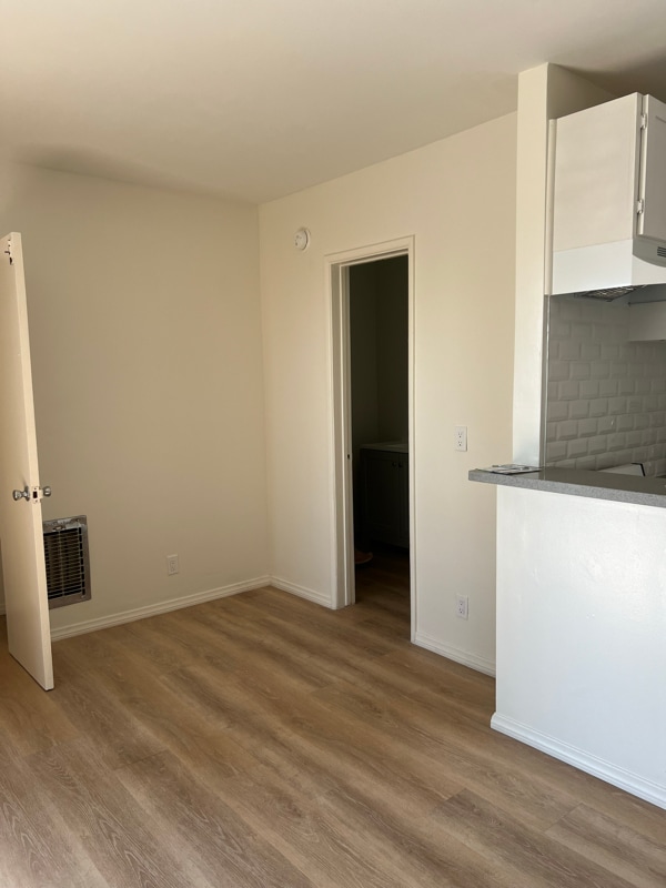 6214 Holly Mont Dr in Los Angeles, CA - Building Photo - Building Photo