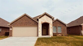 802 Ransom Wy in Greenville, TX - Building Photo