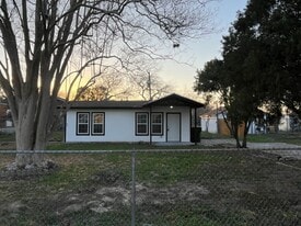 2725 Deer St in Corpus Christi, TX - Building Photo