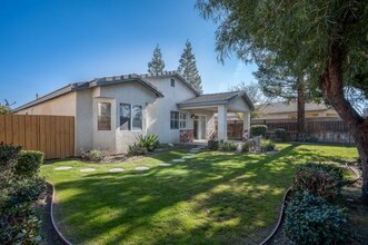 1607 Halliana Ct in Bakersfield, CA - Building Photo - Building Photo