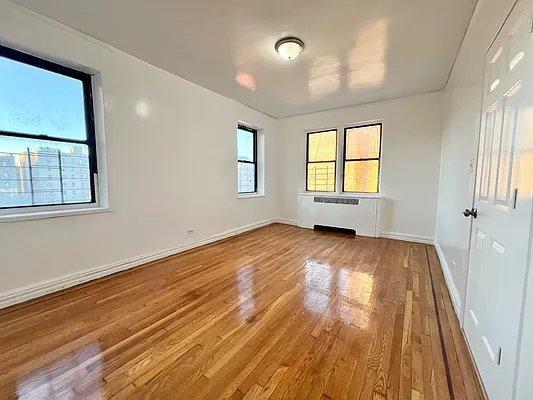 367 E 201st St in Bronx, NY - Building Photo - Building Photo