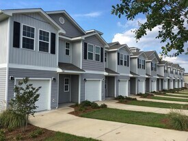 151 Iron Horse Dr E in Crestview, FL - Building Photo