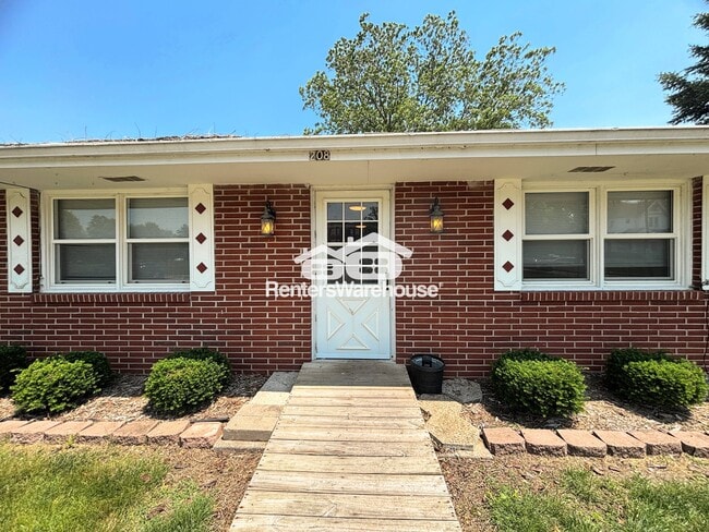 208 N 11th St in Adel, IA - Foto de edificio - Building Photo