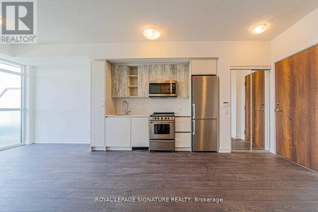 251 Manitoba St in Toronto, ON - Building Photo - Building Photo