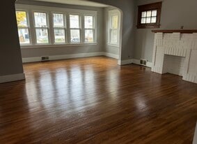 15 Meriden St, Unit Lower in Buffalo, NY - Building Photo