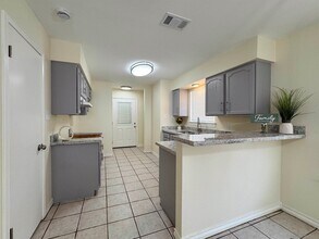 304 Anthony Ln in Laredo, TX - Foto de edificio - Building Photo