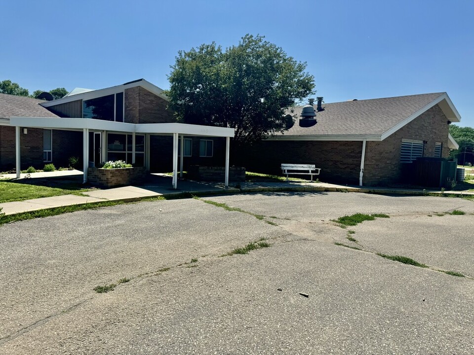 1110 W 11th St in Concordia, KS - Building Photo