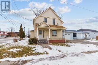 21 Bridge St in Port Colborne, ON - Building Photo - Building Photo