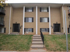 1646 W 42nd St, Unit 14 in Davenport, IA - Building Photo - Building Photo