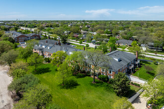 Carriage Way Condominiums in Burr Ridge, IL - Building Photo - Building Photo