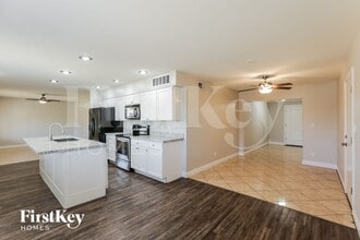 2122 W Shaw Butte Dr in Phoenix, AZ - Building Photo - Building Photo