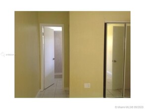 2325 Scott St-Unit -2325 in Hollywood, FL - Foto de edificio - Building Photo