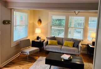 224 Columbus Dr, Unit CARRIAGE HOUSE Upper #3 in Savannah, GA - Building Photo - Building Photo