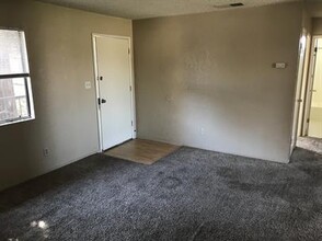 1046 W Morton Ave, Porterville CA 93257 in Porterville, CA - Building Photo - Interior Photo