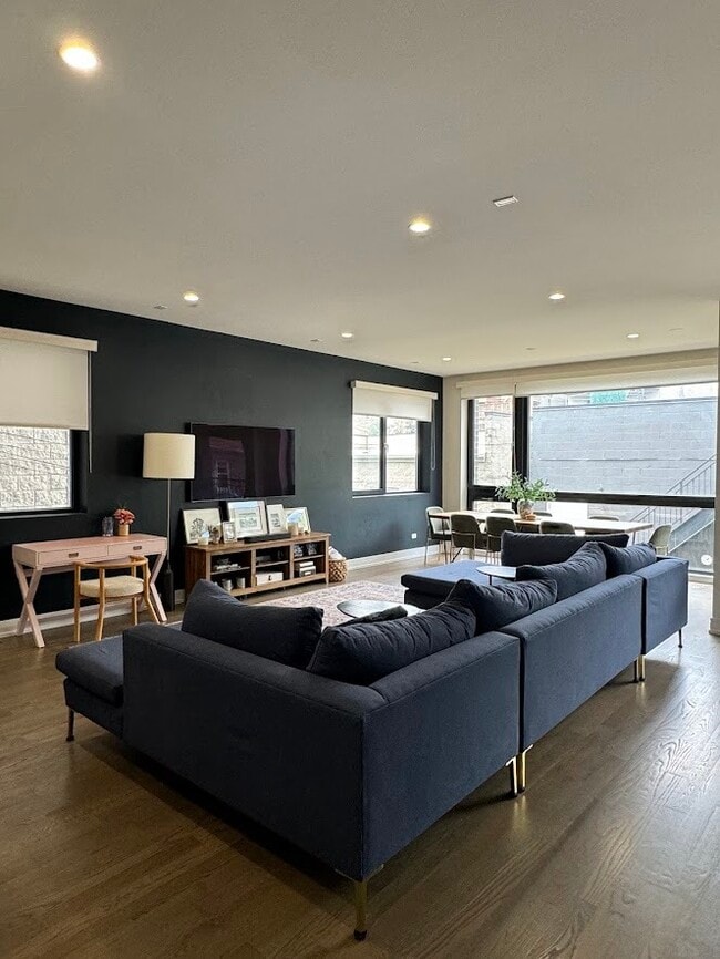 property at 1020 N Marshfield Ave