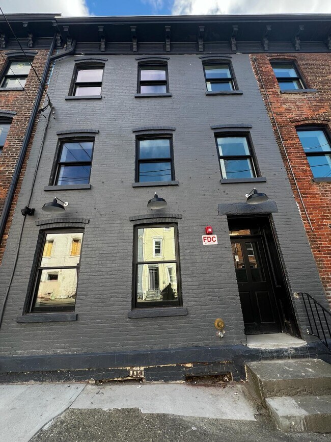 194 Chambers St Rentals in Newburgh, NY