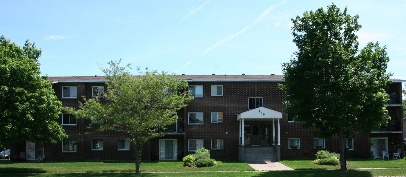 Cambridge Heights Apartments in Sault Ste Marie, ON - Building Photo