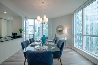 218 Queens Quay W in Toronto, ON - Building Photo - Building Photo