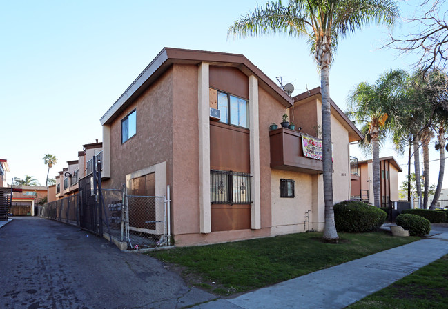 Villa Terrace in Santa Ana, CA - Building Photo - Building Photo