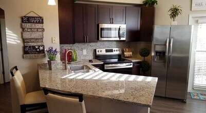 3102 W Bay Area Blvd in Friendswood, TX - Foto de edificio - Building Photo