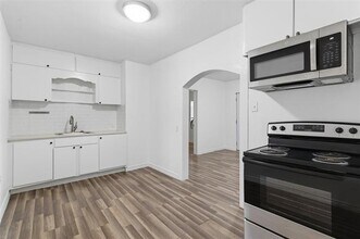 613 W Murray St in Denison, TX - Building Photo - Building Photo