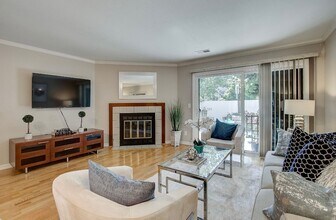 1303 Victoria Ter in Sunnyvale, CA - Foto de edificio - Building Photo