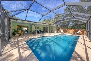 735 Birdsong Ln in Siesta Key, FL - Building Photo