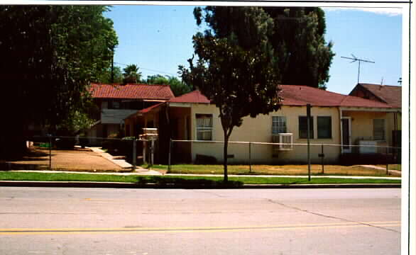 260 N Main St in Lake Elsinore, CA - Foto de edificio - Building Photo