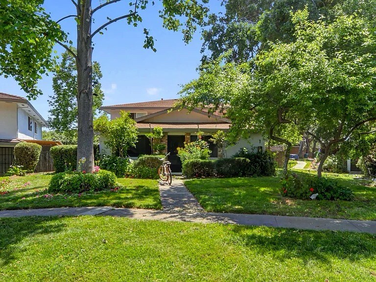 4748 Greenholme Dr in Sacramento, CA - Foto de edificio