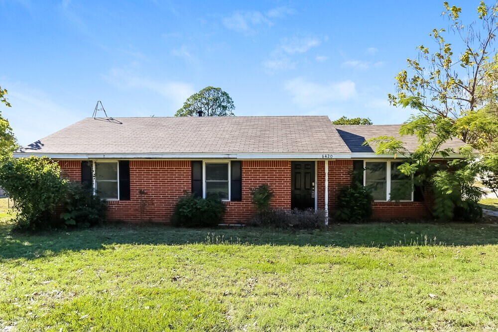 6420 Valley Ridge Dr in Fort Worth, TX - Foto de edificio