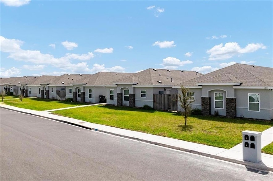 1908 Davenport St, Unit 4 in Weslaco, TX - Building Photo
