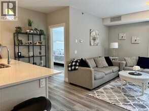 728 Brownstone Dr in Tecumseh, ON - Building Photo - Building Photo